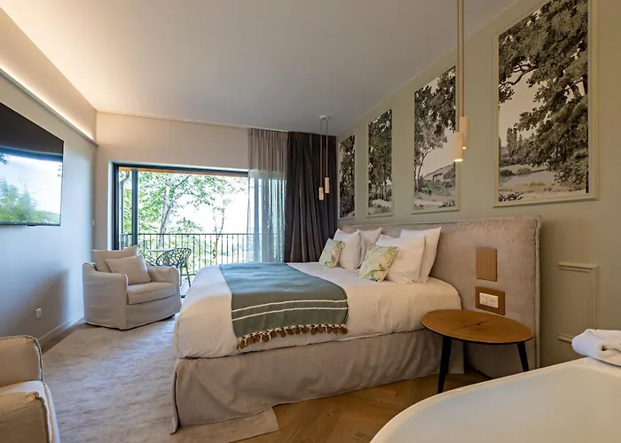 L'oree Du Bois - & 4*